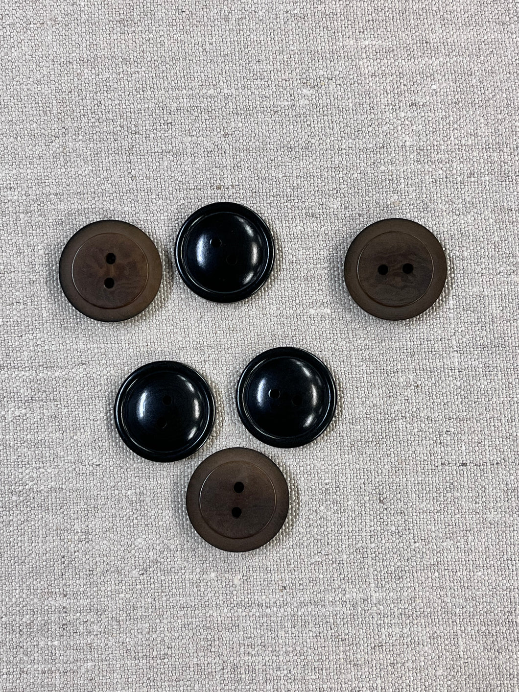 Corozo Buttons - Brown/Black - 36L